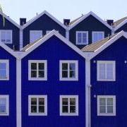 Hus i mellanstor stad